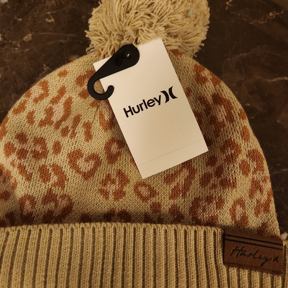 Hurley cheetah print winter hat with pom on top nwt - Picture 3 of 7